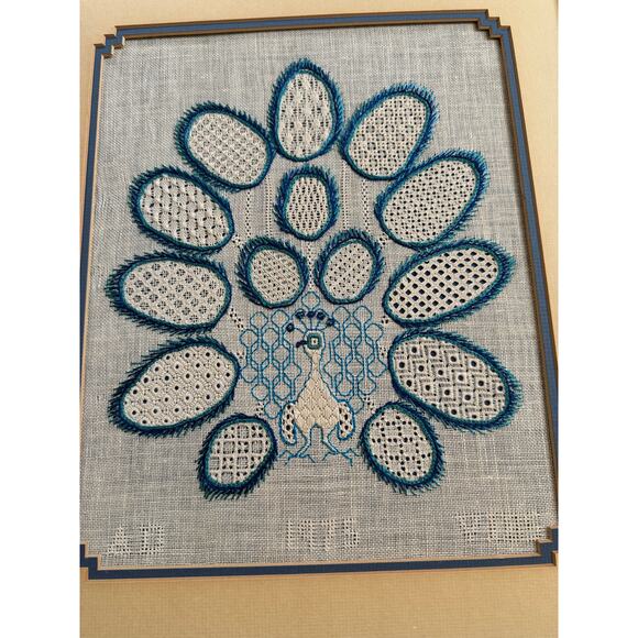 Peacock Embroidery Crewelwork Wool Yarn on Linen Matted and Framed No glass - Picture 5 of 5
